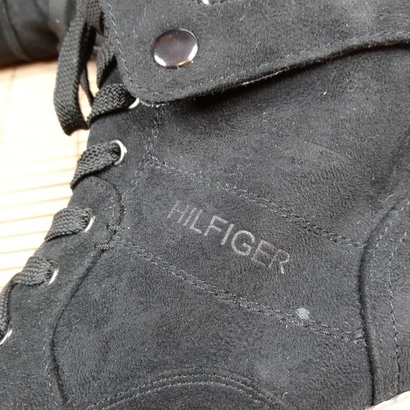 Tommy Hilfiger women's black suede faux fur trim lace boots. Sz 9M. 150.6pm - Picture 9 of 11